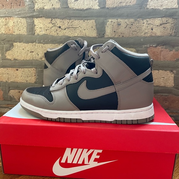 Size 8.5M/10W Dunks - Picture 1 of 6